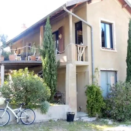 D'hotes Les Toits Du Gaou Bed & Breakfast 3*