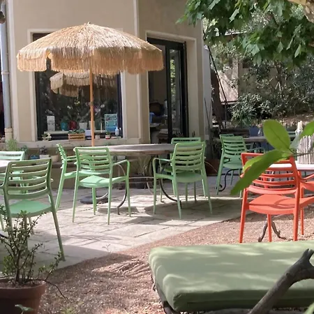 D'hotes Les Toits Du Gaou Bed & Breakfast 3*
