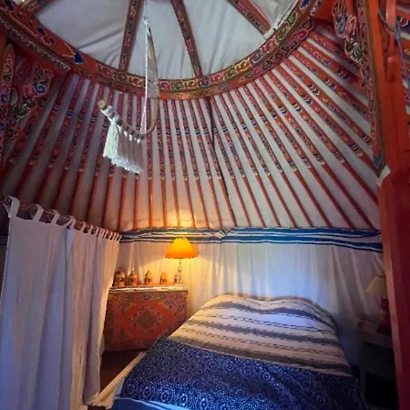 D'hotes Les Toits Du Gaou Bed & Breakfast