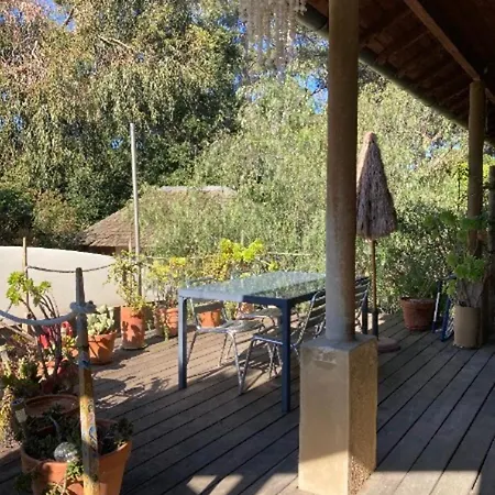 D'hotes Les Toits Du Gaou Bed & Breakfast 3*