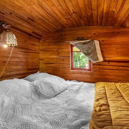 D'hotes Les Toits Du Gaou Bed & Breakfast 3*